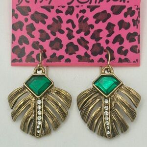 Betsey Johnson Emerald Green Monstera Leaf Earrings ! NWT